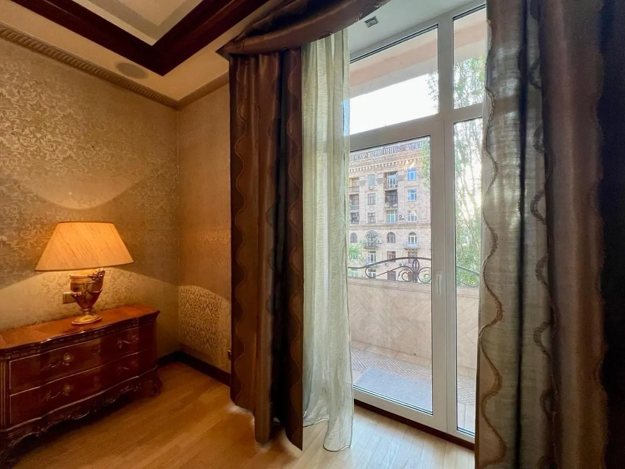 Apartments Rentals Ukraine On Kreshchatik Киев Украина